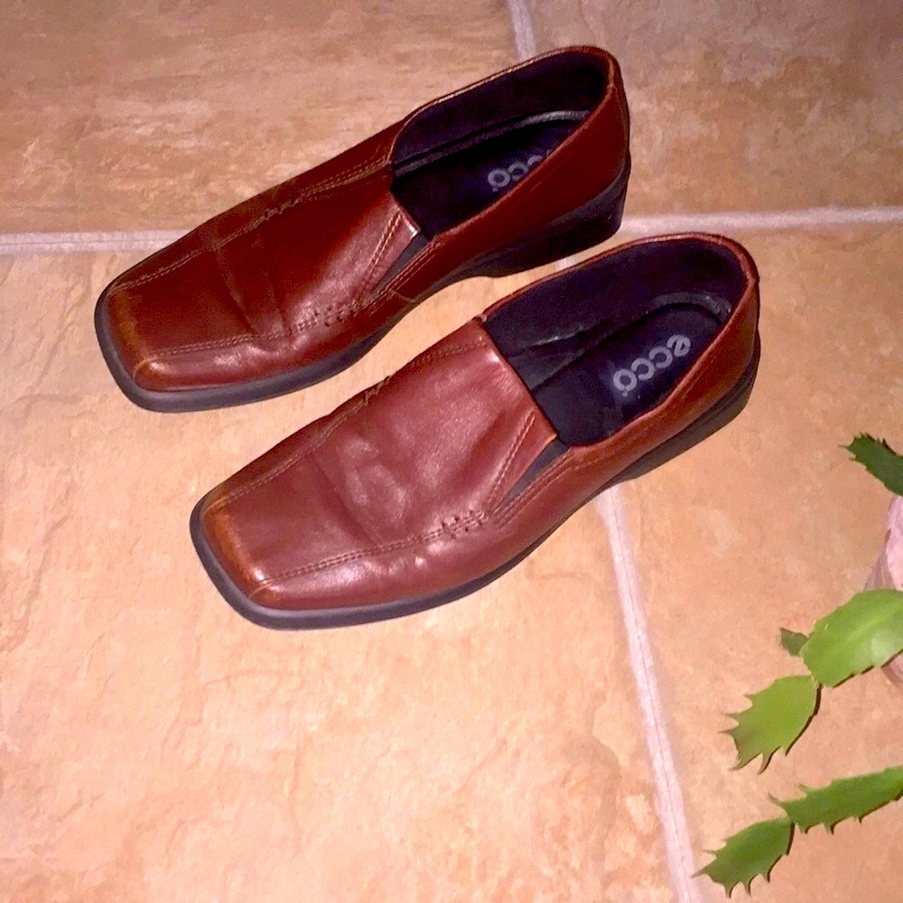 Women’s Ecco Low heel brown Loafers Sz 39